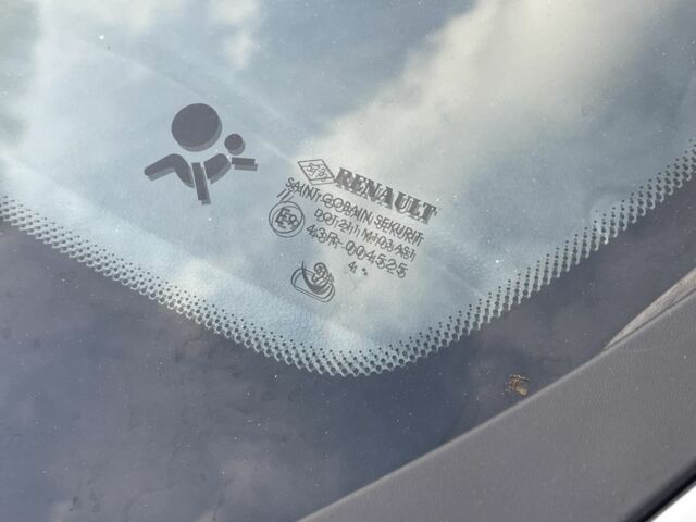 Серый Рено Меган, объемом двигателя 1.5 л и пробегом 206 тыс. км за 8990 $, фото 11 на Automoto.ua