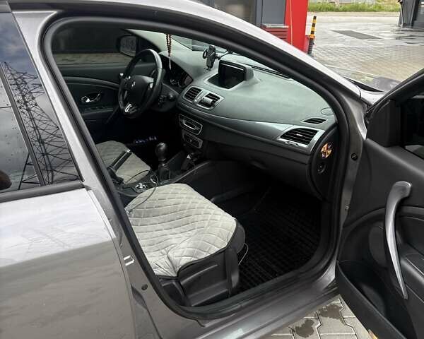 Серый Рено Меган, объемом двигателя 1.5 л и пробегом 281 тыс. км за 8800 $, фото 4 на Automoto.ua