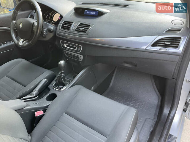 Серый Рено Меган, объемом двигателя 1.46 л и пробегом 148 тыс. км за 8950 $, фото 79 на Automoto.ua