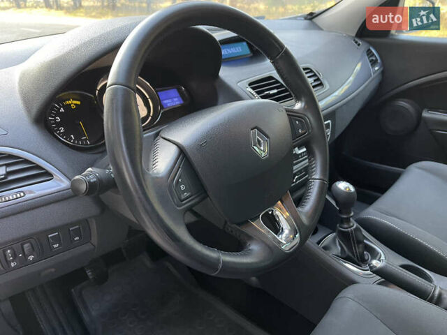Серый Рено Меган, объемом двигателя 1.46 л и пробегом 148 тыс. км за 8950 $, фото 103 на Automoto.ua