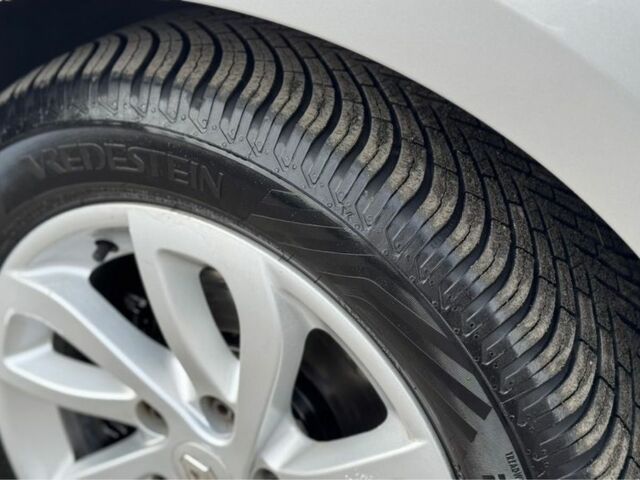 Серый Рено Меган, объемом двигателя 1.5 л и пробегом 215 тыс. км за 7600 $, фото 5 на Automoto.ua