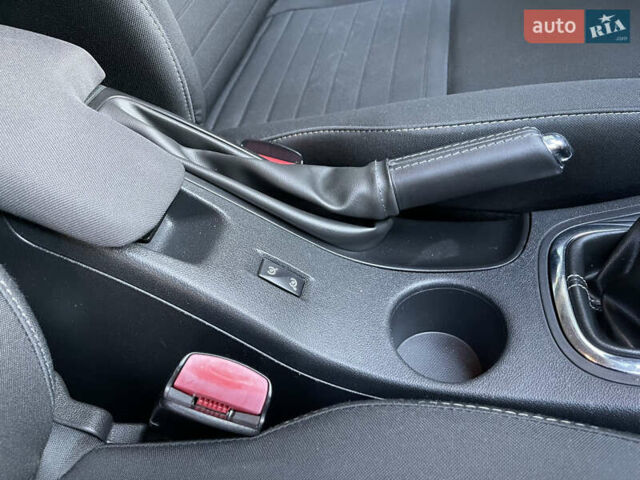 Серый Рено Меган, объемом двигателя 1.46 л и пробегом 148 тыс. км за 8950 $, фото 146 на Automoto.ua