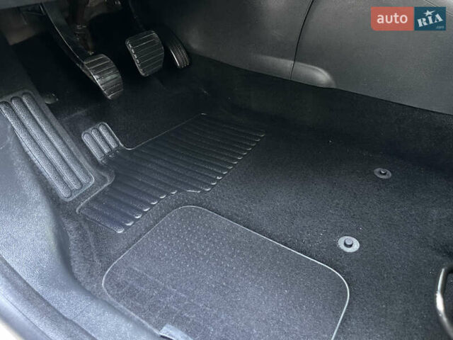 Серый Рено Меган, объемом двигателя 1.46 л и пробегом 148 тыс. км за 8950 $, фото 126 на Automoto.ua