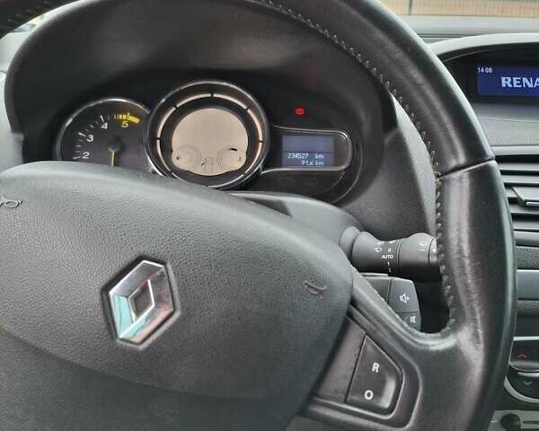 Серый Рено Меган, объемом двигателя 1.5 л и пробегом 251 тыс. км за 8700 $, фото 4 на Automoto.ua