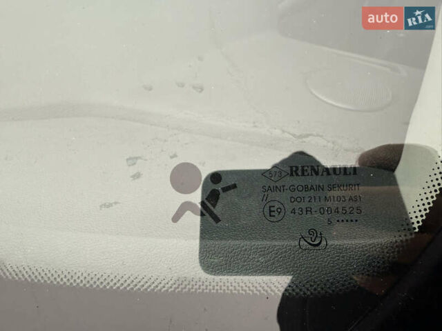 Серый Рено Меган, объемом двигателя 1.6 л и пробегом 250 тыс. км за 10500 $, фото 14 на Automoto.ua