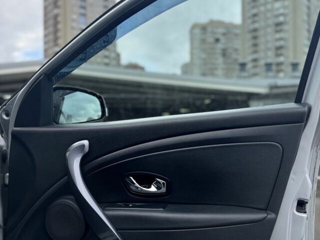 Серый Рено Меган, объемом двигателя 1.5 л и пробегом 390 тыс. км за 8500 $, фото 4 на Automoto.ua