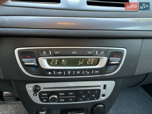 Серый Рено Меган, объемом двигателя 1.46 л и пробегом 148 тыс. км за 8950 $, фото 104 на Automoto.ua