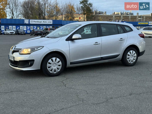 Рено Меган 2015 в Киеве на Automoto.ua Серый Рено Меган, объемом двигателя 1.46 л и пробегом 294 тыс. км за 7450 $, фото 5 на Automoto.ua