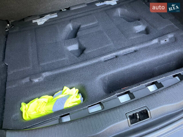 Серый Рено Меган, объемом двигателя 1.46 л и пробегом 148 тыс. км за 8950 $, фото 140 на Automoto.ua