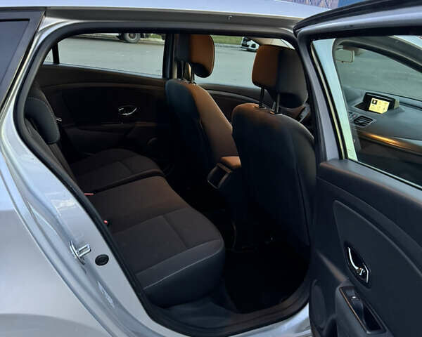 Рено Меган 2015 в Киеве на Automoto.ua Серый Рено Меган, объемом двигателя 1.46 л и пробегом 294 тыс. км за 7450 $, фото 16 на Automoto.ua