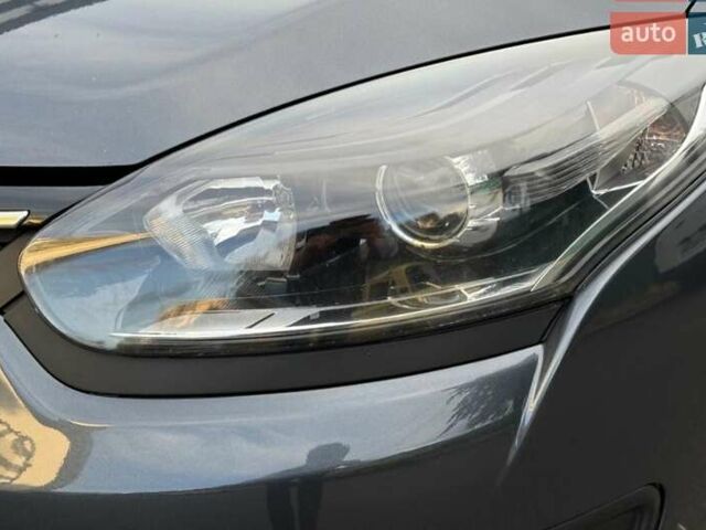 Серый Рено Меган, объемом двигателя 1.5 л и пробегом 214 тыс. км за 9999 $, фото 5 на Automoto.ua