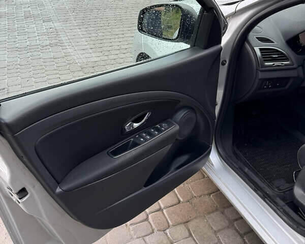 Сірий Рено Меган, об'ємом двигуна 1.5 л та пробігом 226 тис. км за 7800 $, фото 15 на Automoto.ua