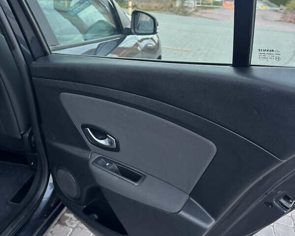 Серый Рено Меган, объемом двигателя 1.5 л и пробегом 136 тыс. км за 9900 $, фото 22 на Automoto.ua