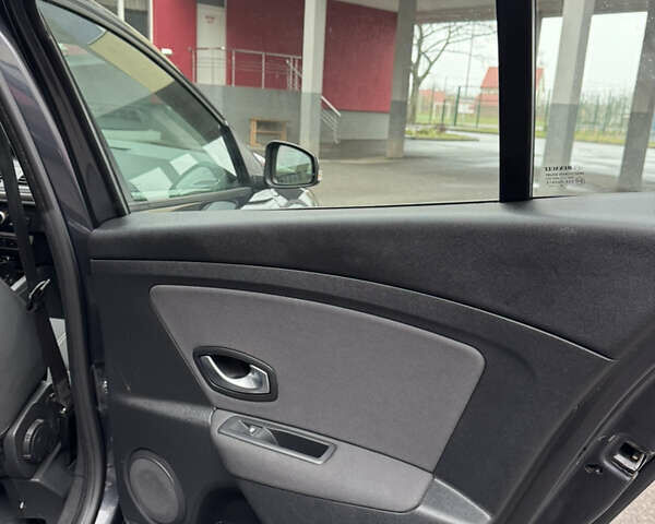 Серый Рено Меган, объемом двигателя 1.5 л и пробегом 136 тыс. км за 9600 $, фото 20 на Automoto.ua