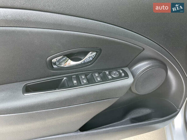 Серый Рено Меган, объемом двигателя 1.46 л и пробегом 148 тыс. км за 8950 $, фото 72 на Automoto.ua