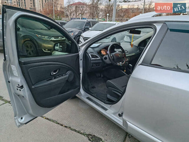 Серый Рено Меган, объемом двигателя 1.5 л и пробегом 216 тыс. км за 8990 $, фото 20 на Automoto.ua