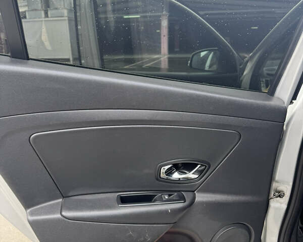 Серый Рено Меган, объемом двигателя 1.5 л и пробегом 393 тыс. км за 7500 $, фото 22 на Automoto.ua