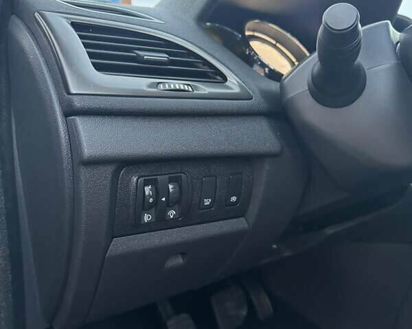 Серый Рено Меган, объемом двигателя 1.5 л и пробегом 136 тыс. км за 9900 $, фото 16 на Automoto.ua