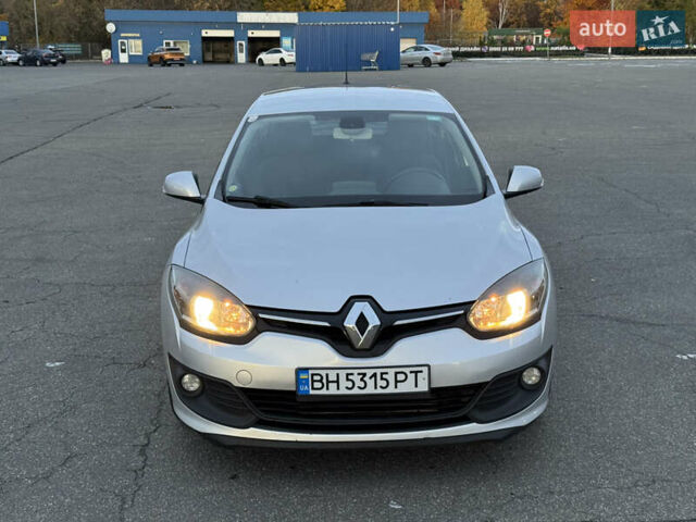 Рено Меган 2015 в Киеве на Automoto.ua Серый Рено Меган, объемом двигателя 1.46 л и пробегом 294 тыс. км за 7450 $, фото 1 на Automoto.ua
