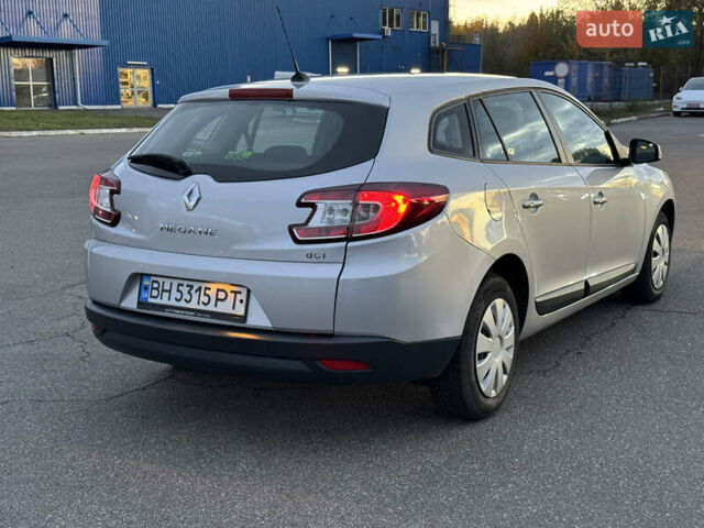 Рено Меган 2015 в Киеве на Automoto.ua Серый Рено Меган, объемом двигателя 1.46 л и пробегом 294 тыс. км за 7450 $, фото 10 на Automoto.ua