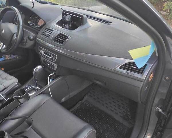 Серый Рено Меган, объемом двигателя 1.46 л и пробегом 450 тыс. км за 9500 $, фото 18 на Automoto.ua