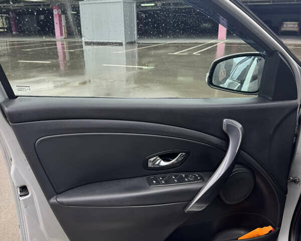 Серый Рено Меган, объемом двигателя 1.5 л и пробегом 393 тыс. км за 7500 $, фото 18 на Automoto.ua