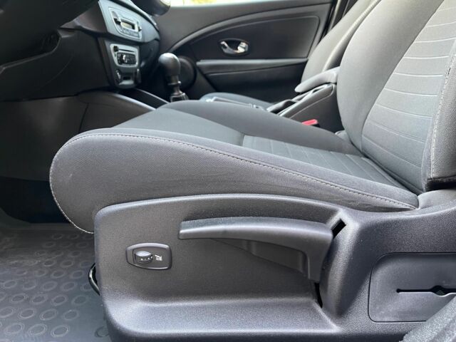 Серый Рено Меган, объемом двигателя 1.5 л и пробегом 148 тыс. км за 8750 $, фото 12 на Automoto.ua