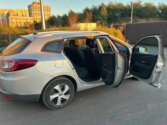 Сірий Рено Меган, об'ємом двигуна 1.5 л та пробігом 251 тис. км за 8300 $, фото 3 на Automoto.ua