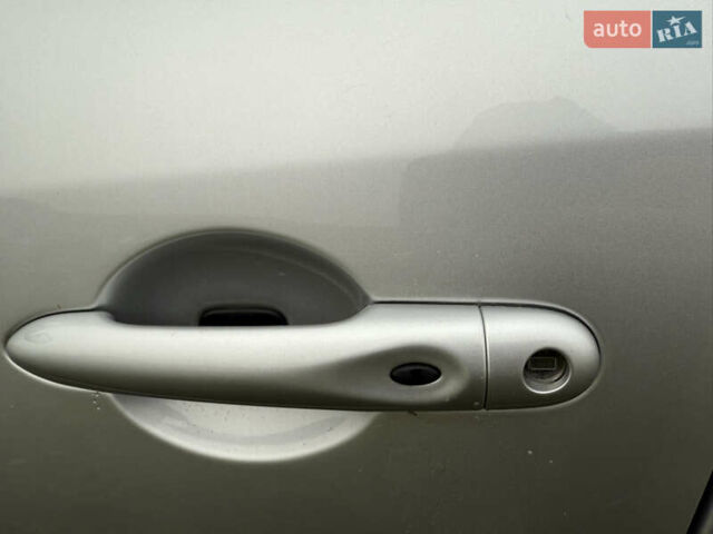 Серый Рено Меган, объемом двигателя 1.6 л и пробегом 250 тыс. км за 10500 $, фото 17 на Automoto.ua