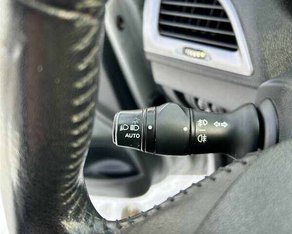 Серый Рено Меган, объемом двигателя 1.46 л и пробегом 255 тыс. км за 8900 $, фото 28 на Automoto.ua