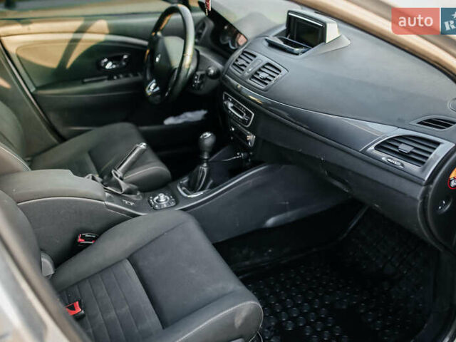 Сірий Рено Меган, об'ємом двигуна 1.46 л та пробігом 270 тис. км за 7000 $, фото 6 на Automoto.ua