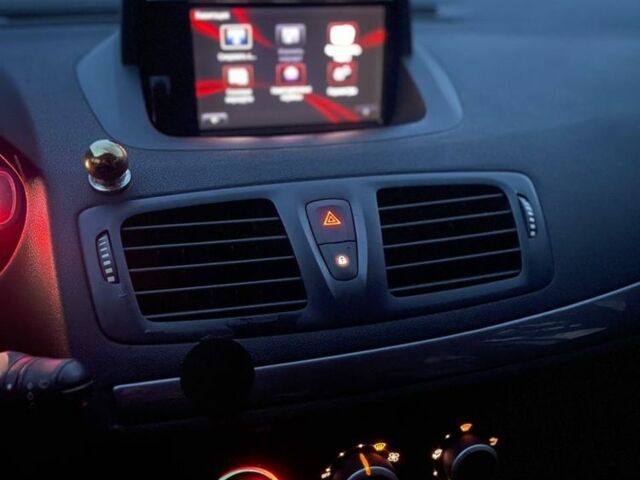 Серый Рено Меган, объемом двигателя 1.5 л и пробегом 250 тыс. км за 7600 $, фото 7 на Automoto.ua