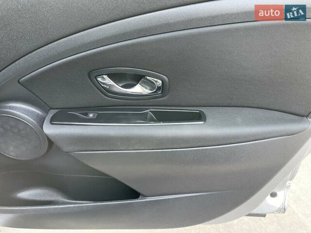 Серый Рено Меган, объемом двигателя 1.46 л и пробегом 148 тыс. км за 8950 $, фото 81 на Automoto.ua