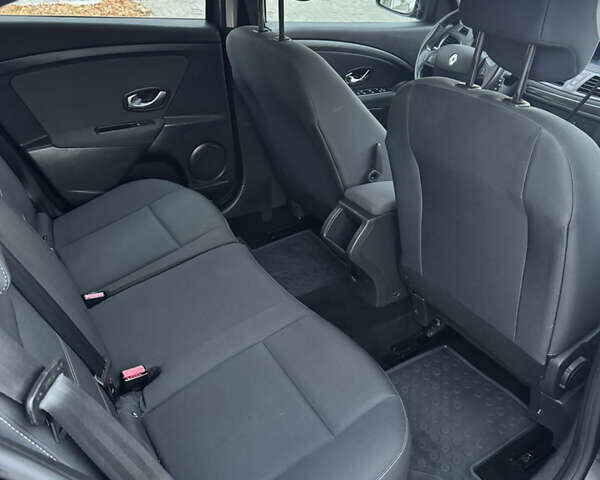 Серый Рено Меган, объемом двигателя 1.5 л и пробегом 136 тыс. км за 9900 $, фото 23 на Automoto.ua