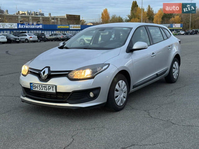 Рено Меган 2015 в Киеве на Automoto.ua Серый Рено Меган, объемом двигателя 1.46 л и пробегом 294 тыс. км за 7450 $, фото 4 на Automoto.ua