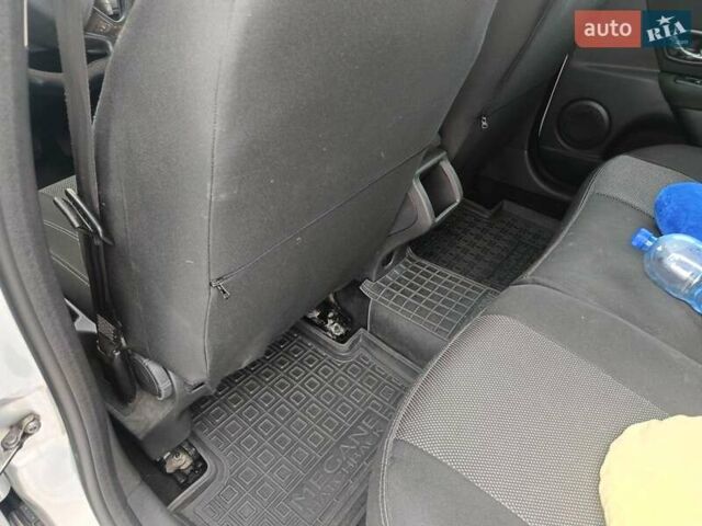 Серый Рено Меган, объемом двигателя 1.5 л и пробегом 223 тыс. км за 9500 $, фото 18 на Automoto.ua