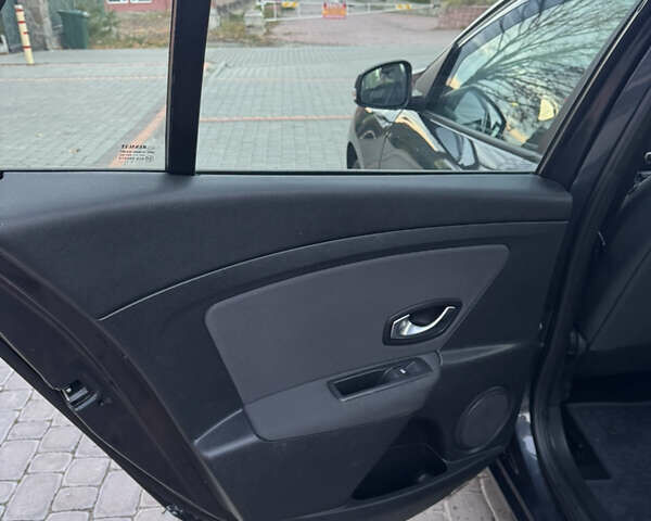 Серый Рено Меган, объемом двигателя 1.5 л и пробегом 136 тыс. км за 9900 $, фото 19 на Automoto.ua