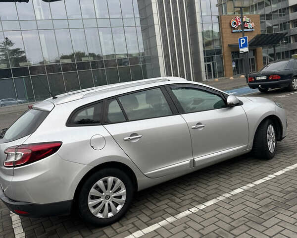 Серый Рено Меган, объемом двигателя 1.46 л и пробегом 360 тыс. км за 8500 $, фото 4 на Automoto.ua