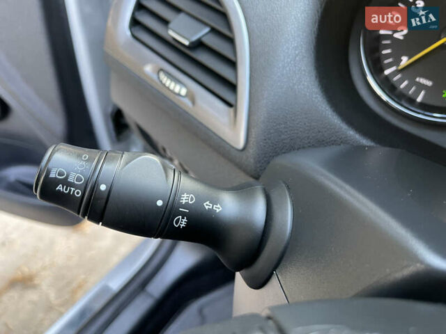 Серый Рено Меган, объемом двигателя 1.46 л и пробегом 148 тыс. км за 8950 $, фото 111 на Automoto.ua