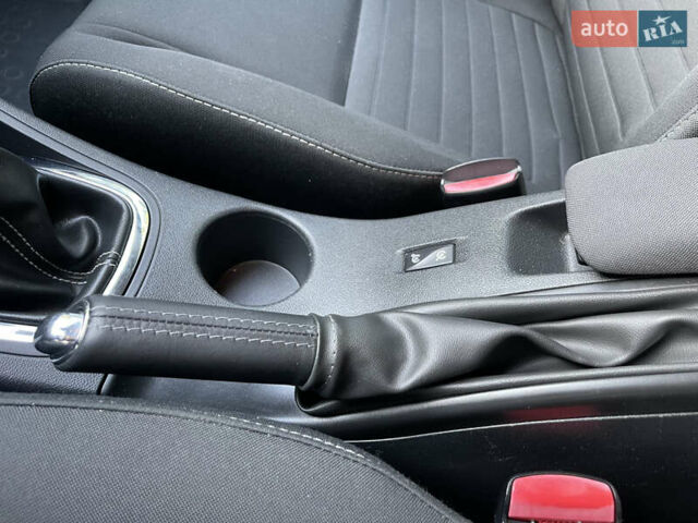 Серый Рено Меган, объемом двигателя 1.46 л и пробегом 148 тыс. км за 8950 $, фото 100 на Automoto.ua