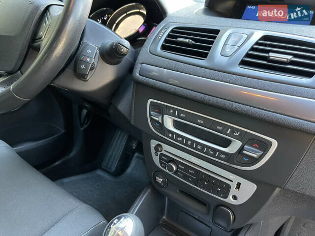 Серый Рено Меган, объемом двигателя 1.46 л и пробегом 148 тыс. км за 8950 $, фото 147 на Automoto.ua