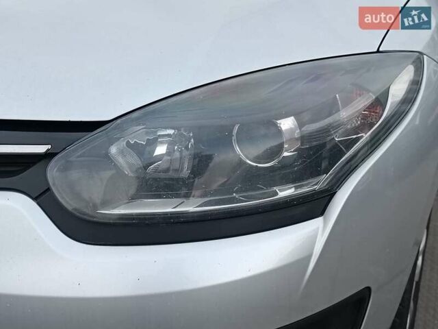 Серый Рено Меган, объемом двигателя 1.5 л и пробегом 216 тыс. км за 8990 $, фото 2 на Automoto.ua