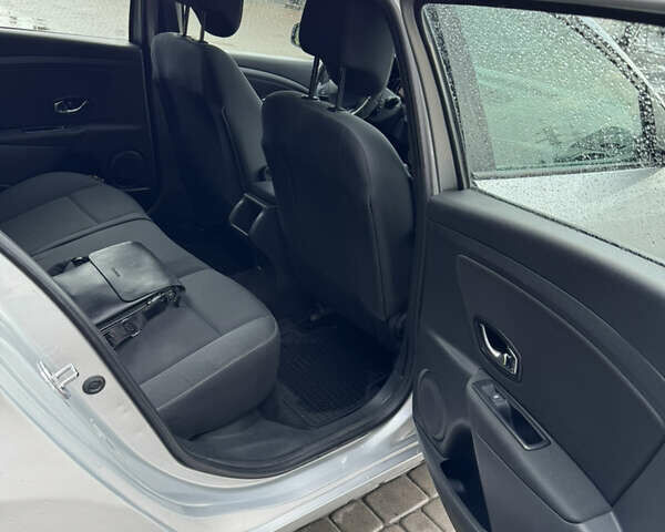 Сірий Рено Меган, об'ємом двигуна 1.5 л та пробігом 226 тис. км за 7800 $, фото 21 на Automoto.ua