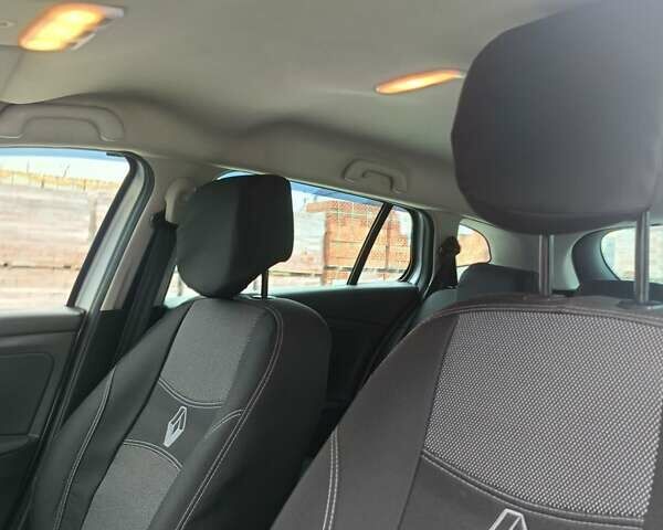 Серый Рено Меган, объемом двигателя 1.5 л и пробегом 223 тыс. км за 9500 $, фото 22 на Automoto.ua