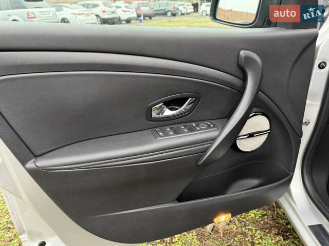 Серый Рено Меган, объемом двигателя 1.6 л и пробегом 250 тыс. км за 10500 $, фото 27 на Automoto.ua