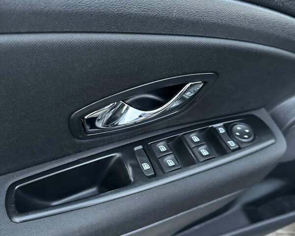 Серый Рено Меган, объемом двигателя 1.5 л и пробегом 136 тыс. км за 9900 $, фото 15 на Automoto.ua