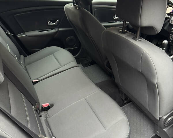 Серый Рено Меган, объемом двигателя 1.5 л и пробегом 136 тыс. км за 9600 $, фото 21 на Automoto.ua