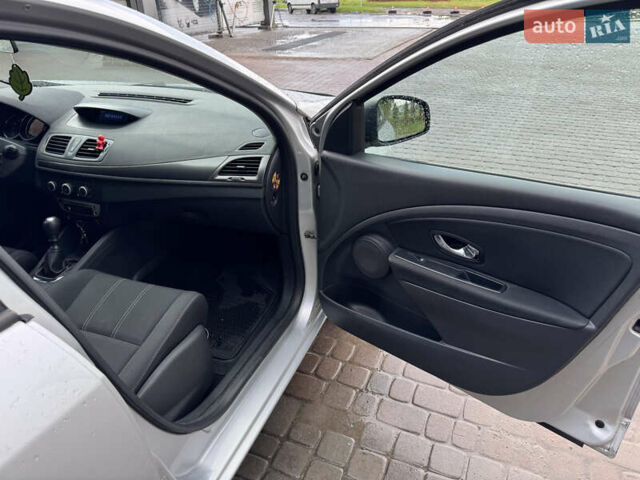 Сірий Рено Меган, об'ємом двигуна 1.5 л та пробігом 226 тис. км за 7800 $, фото 22 на Automoto.ua