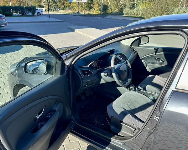 Серый Рено Меган, объемом двигателя 1.46 л и пробегом 217 тыс. км за 8100 $, фото 7 на Automoto.ua