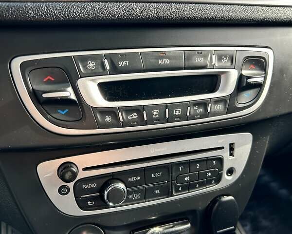 Серый Рено Меган, объемом двигателя 1.46 л и пробегом 255 тыс. км за 8900 $, фото 30 на Automoto.ua